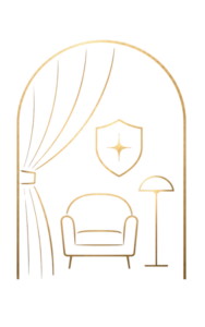 Goldenes Linien-Icon eines eleganten Sessels hinter einem Vorhang mit Schutzschild-Symbol als Darstellung der diskreten und hochwertigen Atmosphäre bei Liposana Royal